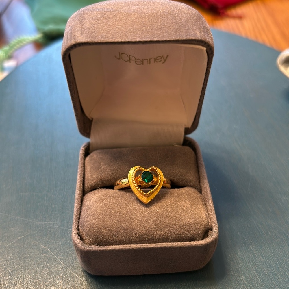 Vintage JCPenney Goldtone Heart Emerald Adjustable Ring